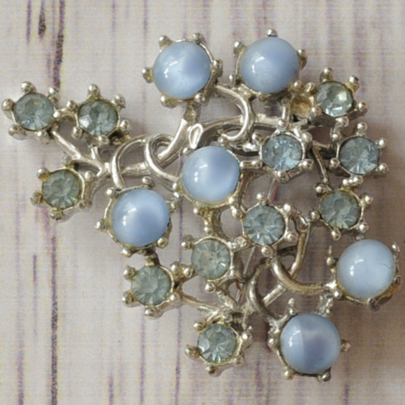 Vintage Jewelry - vtg blue moonstone rhinestone brooch pin silver